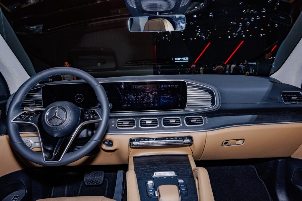 Painel e volante de um Mercedes-Benz GLE