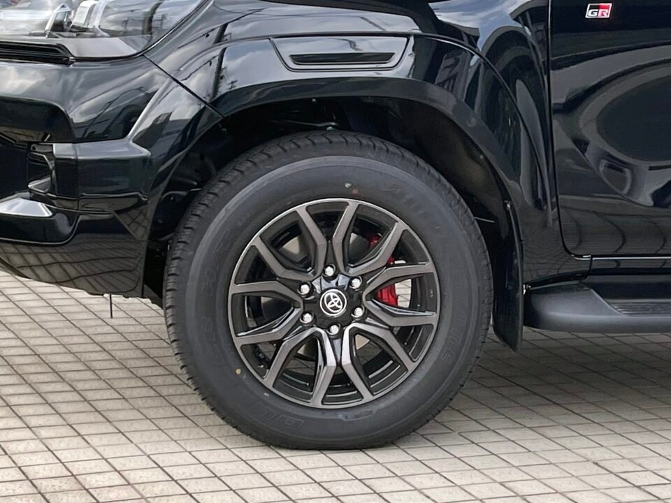 Toyota Hilux GR-Sport 2.8 4×4 2023, foto 4